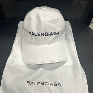 Balenciaga Cap, made in Italy. 100% Cotton. New with tag